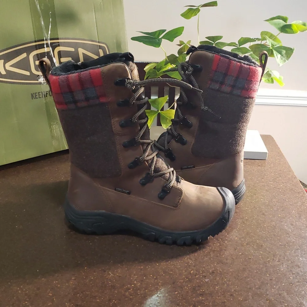 KEEN Woman's Boots KEEN Greta Plaid Tall Boot Waterproof. Size 6. - Picture 7 of 14